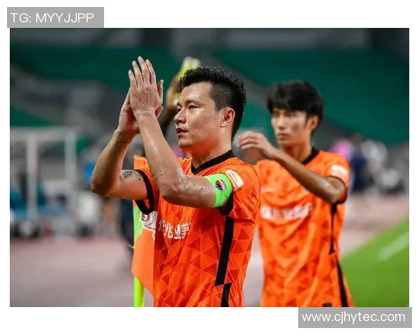 深圳足球队的拼搏之路：从低谷到大师赛的辉煌历程